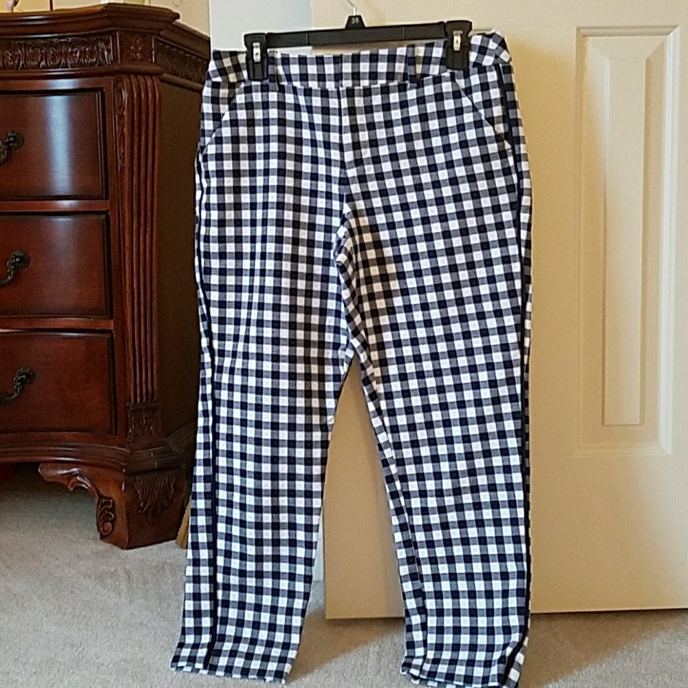 Merona Gingham crop pants size 6. EUC